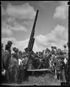 Anti-aircraft artillery on Army Day at Fort MacArthur, San Pedro, 1936. Photo Credit: Los Angeles Times Photographic Archive. Department of Special Collections, Charles E. Young Research Library, UCLA.